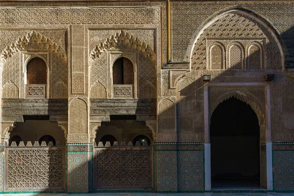 モロッコ フェズ 1350年から1355年の間に建設されたメデルサ イニアはスルタンアブーのために建てられた メリニド朝下のイナン ファリス — ストック写真