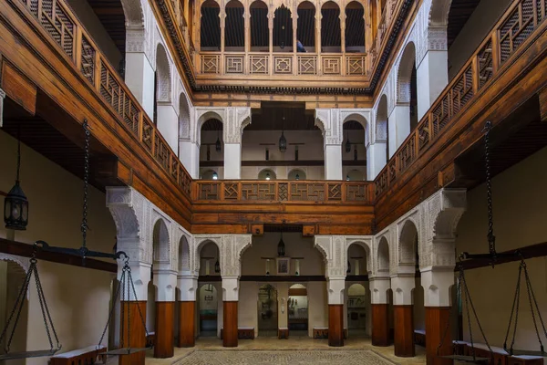 摩洛哥 费兹具有历史意义的Nejjarine木制品艺术和工艺博物馆的内部 — 图库照片