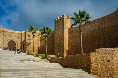 Fas 'ta. Rabat. Udayas Kasbah duvarı başlangıçta 12. yüzyılda Rabat nehri olan Bou Regreg 'in ağzına bakmak için inşa edildi..