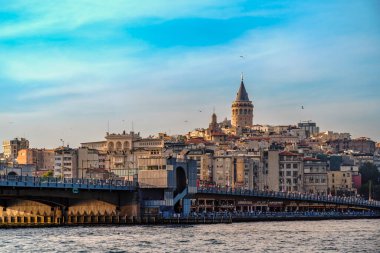 Hindi. İstanbul. Boğazın ve Galata Kulesinin manzarası