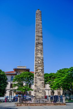 Hindi. İstanbul. Sultanhamet bölgesi. Duvarlı dikilitaş, ayrıca Konstantin VII Porphyrogenitus 'un sütunu olarak da bilinir.