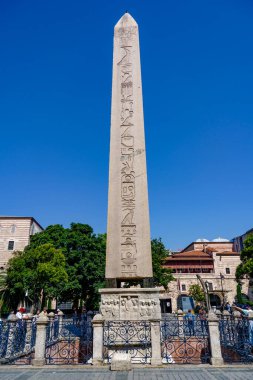 Hindi. İstanbul. Sultanahmet bölgesindeki Hipodrom Meydanı 'nda bulunan Theodosius' un Obelisk 'i.