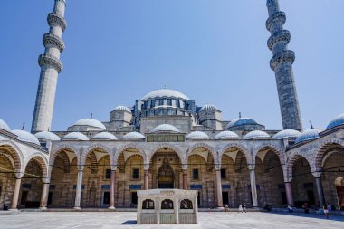 Hindi. İstanbul. Süleyman Camii ya da Süleyman Camii ve iç avlusu