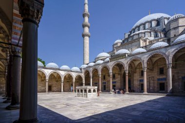 Hindi. İstanbul. Süleyman Camii ya da Süleyman Camii ve iç avlusu