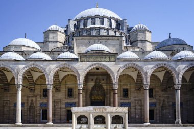 Hindi. İstanbul. Süleyman Camii ya da Süleyman Camii ve iç avlusu