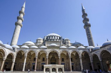 Hindi. İstanbul. Süleyman Camii ya da Süleyman Camii ve iç avlusu
