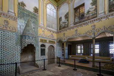 Hindi. İstanbul. Topkapı Sarayı. Kraliçe Ana 'nın dairesi ve tipik şöminesi.