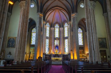 Hindi. İstanbul. Beyglu ilçesindeki Istiklal Bulvarı 'ndaki Padua Kilisesi' nin navi.