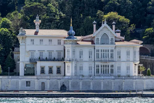 Hindi. İstanbul. Pavillon yali Auguste Huber. 1985 'ten beri başkanlık konutu