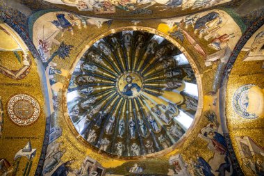 Hindi. İstanbul. Kısmen restore edilmiş Bizans mozaiğinde İsa ve ondan önceki peygamberlerin Chora Kilisesi 'nin duvarları süslenmiştir (Kariye Müzesi)