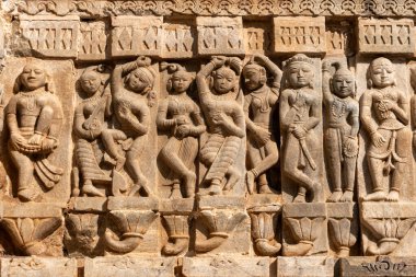 Hindistan. Rajasthan. Udaipur. Hindu tanrısı Vishnu 'ya adanmış Jagdish tapınağı. Bas-yardım heykeli