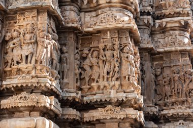 Hindistan. Rajasthan. Udaipur. Hindu tanrısı Vishnu 'ya adanmış Jagdish tapınağı. Bas-yardım heykeli