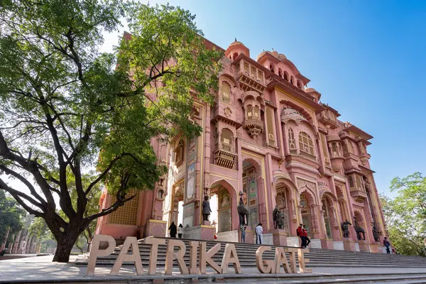 Hindistan. Rajasthan. Jaipur. Patrika Kapısı. Patrika Kapısındaki cephenin genel görünümü