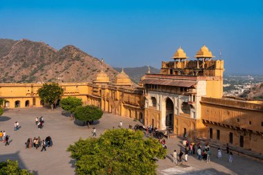 Hindistan. Rajasthan. Jaipur. Amber Kalesi. Güneş Kapısı, kalenin girişi ve ana avlu.