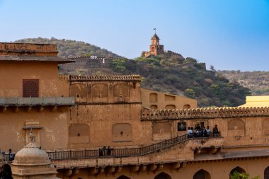 Hindistan. Rajasthan. Jaipur. Amber Kalesi. Amber Kalesi 'nden görünen duvarlar