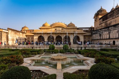 Hindistan. Rajasthan. Jaipur. Amber Kalesi. Avlu ve yıldız şeklindeki havzası