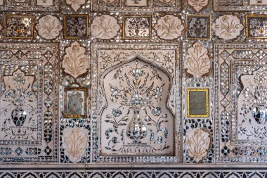 Hindistan. Rajasthan. Jaipur. Amber Kalesi. Sheesh Mahal 'ın iç mekanı. Diwan-i Khas, Sheesh Mahal olarak da bilinir.)