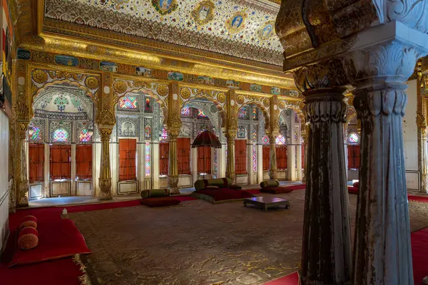 Hindistan. Rajasthan Eyaleti. Jodhpur. Mehrangarh Kalesi (Rathore Rajput kraliyet hükümdarlarının tarihi kalesi. Phool Mahal (Çiçekler Sarayı))