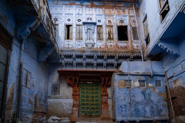 Hindistan. Rajasthan Eyaleti. Jodhpur. Rajasthan 'ın tipik haveli, şimdi terk edilmiş..