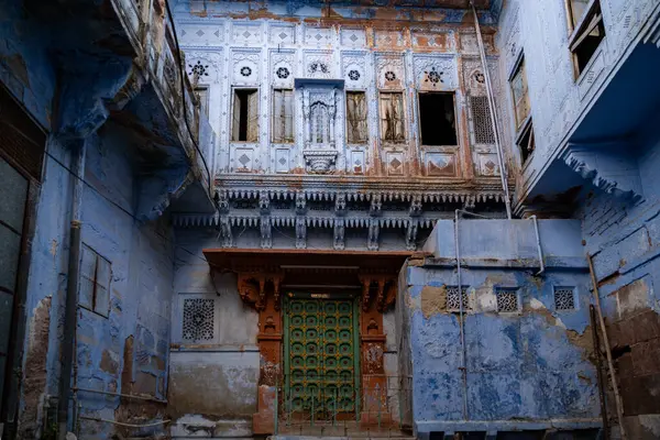 Hindistan. Rajasthan Eyaleti. Jodhpur. Rajasthan 'ın tipik haveli, şimdi terk edilmiş..