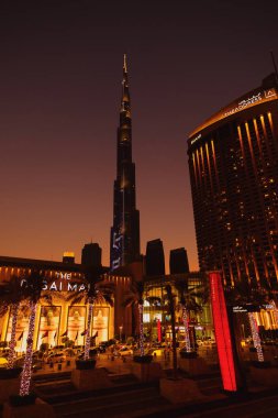 Main entrance of the Dubai Mall with Burj Khalifa at background. Editorial taken 1 January 2023, Dubai, UAE