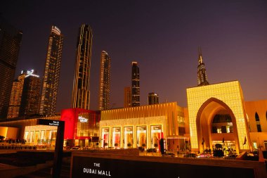 Main entrance of the Dubai Mall with Burj Khalifa at background. Editorial taken 1 January 2023, Dubai, UAE