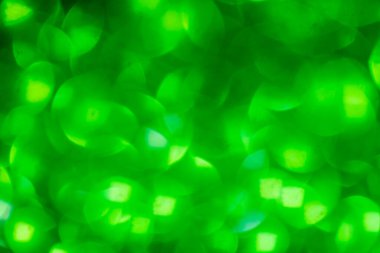 Yeşil ışıltılı klasik ışıklar festivaller ve kutlamalar için arka plandan çıkarıldı