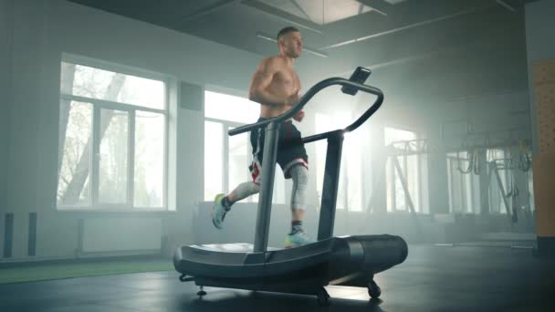Löpning Löpband Rymligt Lätt Gym Ung Stilig Passform Idrottsman Atletisk — Stockvideo