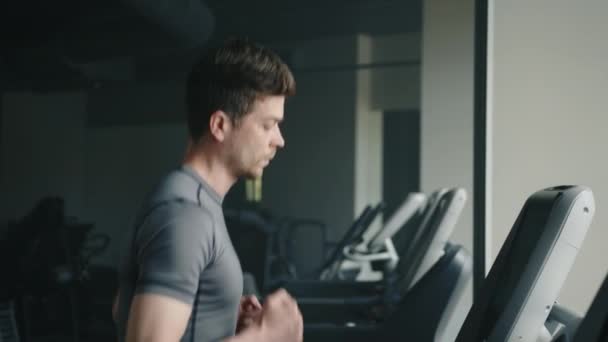 Medium Close Profile Shot Handsome Athletic Man Running Treadmill Gym — Stock Video
