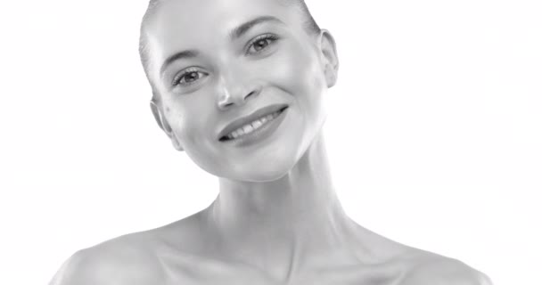 Fotografický Model Studiu Holými Rameny Elegantně Flirtující Černobílém Obrazu Dokonalý — Stock video