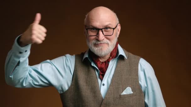 Charming Senior Man White Beard Wearing Glasses Gives Thumbs His — Stock Video