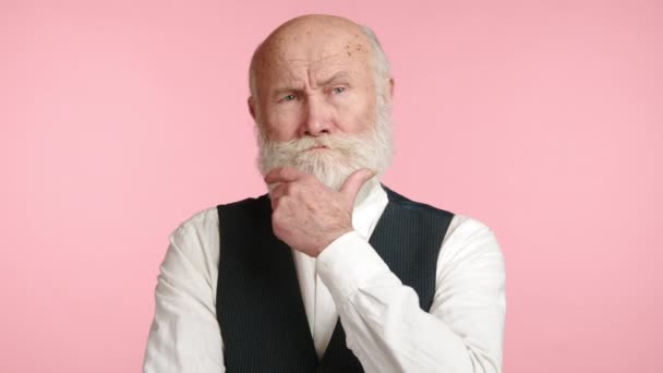 Elder Man Striking White Beard Contemplative Look Touches His Chin — Stock Video