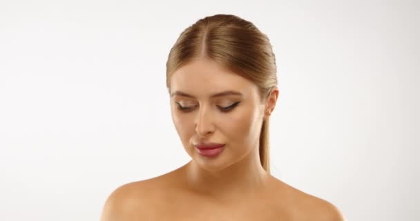 Bellezza Elegante Con Labbra Piene Che Distolgono Sguardo Ideale Chirurgia — Video Stock