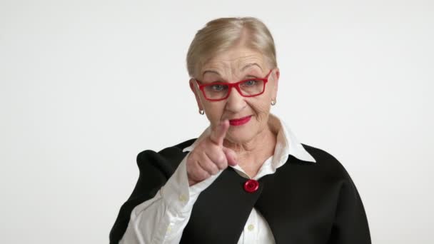 Mooi Uitziende Blonde Vrouw Van Jaar Met Rode Lippenstift Wit — Stockvideo