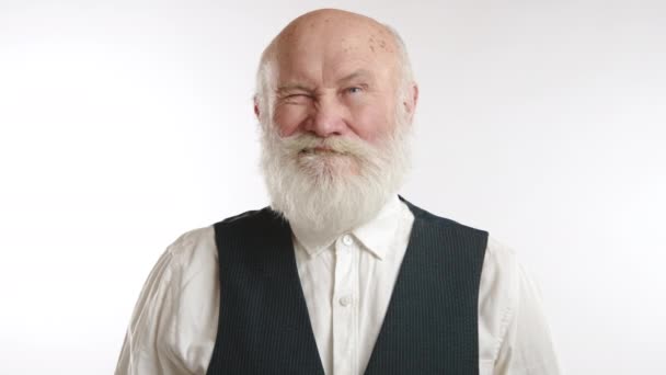Uomo Anziano Con Barba Bianca Colto Momento Gioia Facendo Giocosamente — Video Stock