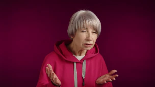 Agitated Woman Squints Trying Focus Her Vision Unable See Clearly — Stock Video