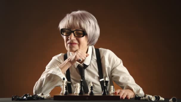 Elderly Woman Caught Moment Frustration Forcefully Knocks Chess Pieces Board — Stock Video