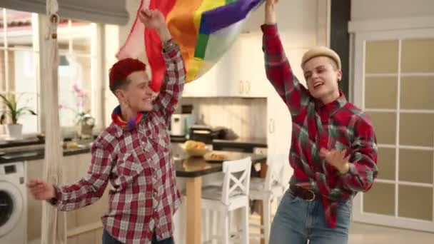 Moment Pure Joie Alors Couple Lesbiennes Danse Avec Abandon Dans — Video