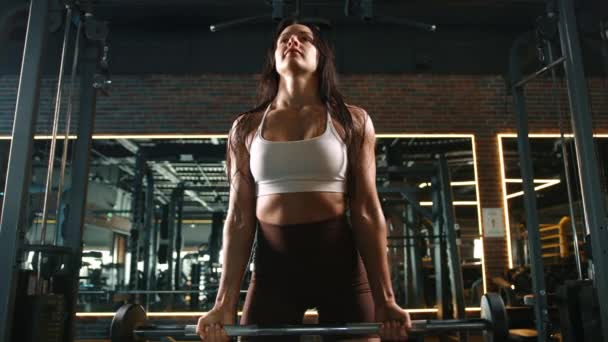 Eine Fitnesstrainerin Stellt Ihr Können Unter Beweis Als Sie Modernen — Stockvideo