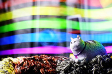 Oturan kedi oyuncağının fotoğrafı