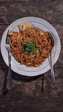 Cava eriştesinin fotoğrafı, tipik bir Endonezya yemeği.