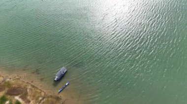 Dau tieng yapay gölü, Vietnam ve Güneydoğu Asya 'nın en büyük sulama gölü Tay Ninh, Binh Duong, Binh Phuoc, Sai gon nehrinin yukarısında yer alır.