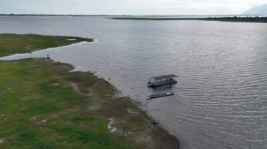 Dau tieng yapay gölü, Vietnam ve Güneydoğu Asya 'nın en büyük sulama gölü Tay Ninh, Binh Duong, Binh Phuoc, Sai gon nehrinin yukarısında yer alır.