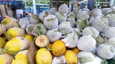 Kavun ya da dua luoi, Vietnam tropikal tarım ürünü açık hava meyve pazarında satışta, Cho Lon, Ho chi Minh şehri, Vietnam