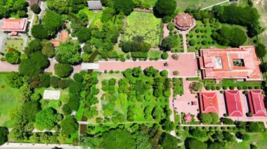 Manzaranın insansız hava aracı Quang Trung Kral Müzesi Binh Dinh 'in ünlü bir yeri Tay Oğlu kırsalında tarihi bir yer antik mimar, kırmızı kiremit çatılı, ihtişamlı bir geçmişi var.