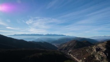 Kışın dağın havadan görünüşü