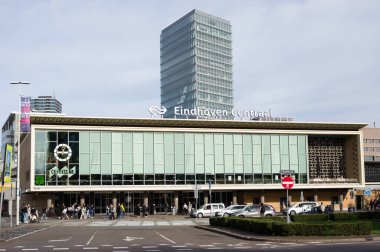 Eindhoven, Hollanda - 27 Ekim 2022: Eindhoven tren istasyonunun girişi