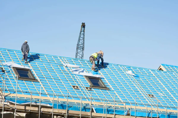 Nijmegen Netherlands February 2023 Workers Work Roof Construction Covered Blue 免版税图库照片