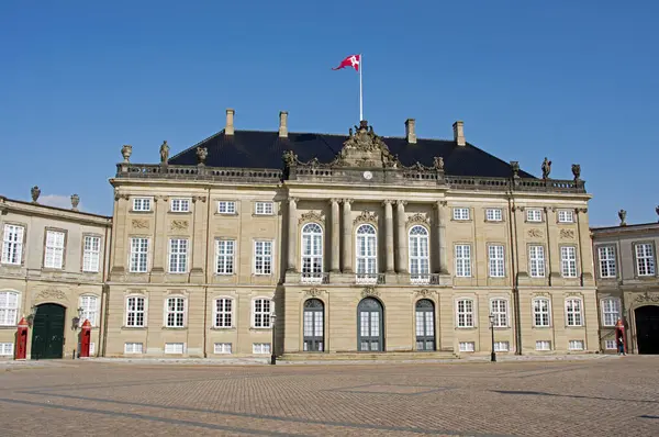 Palacio Familia Real Dinamarca Amalienborg Centro Copenhague Dinamarca Con Cielo —  Fotos de Stock