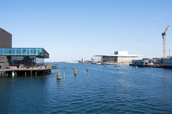 Área Portuária Edifício Com Muitas Pessoas Centro Copenhague Dinamarca — Fotografia de Stock